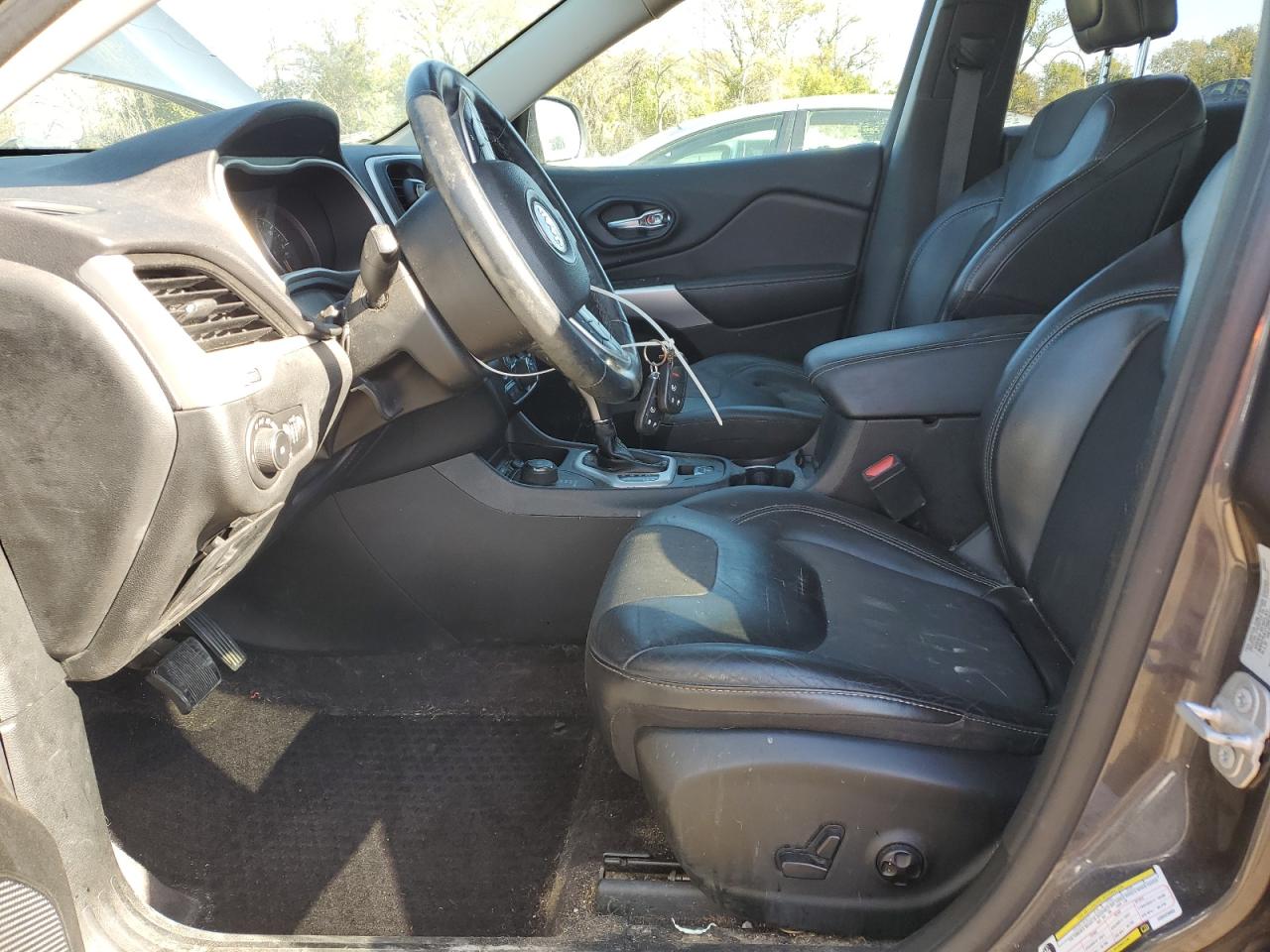 2018 Jeep Cherokee Latitude Plus VIN: 1C4PJMLB0JD502663 Lot: 87207875