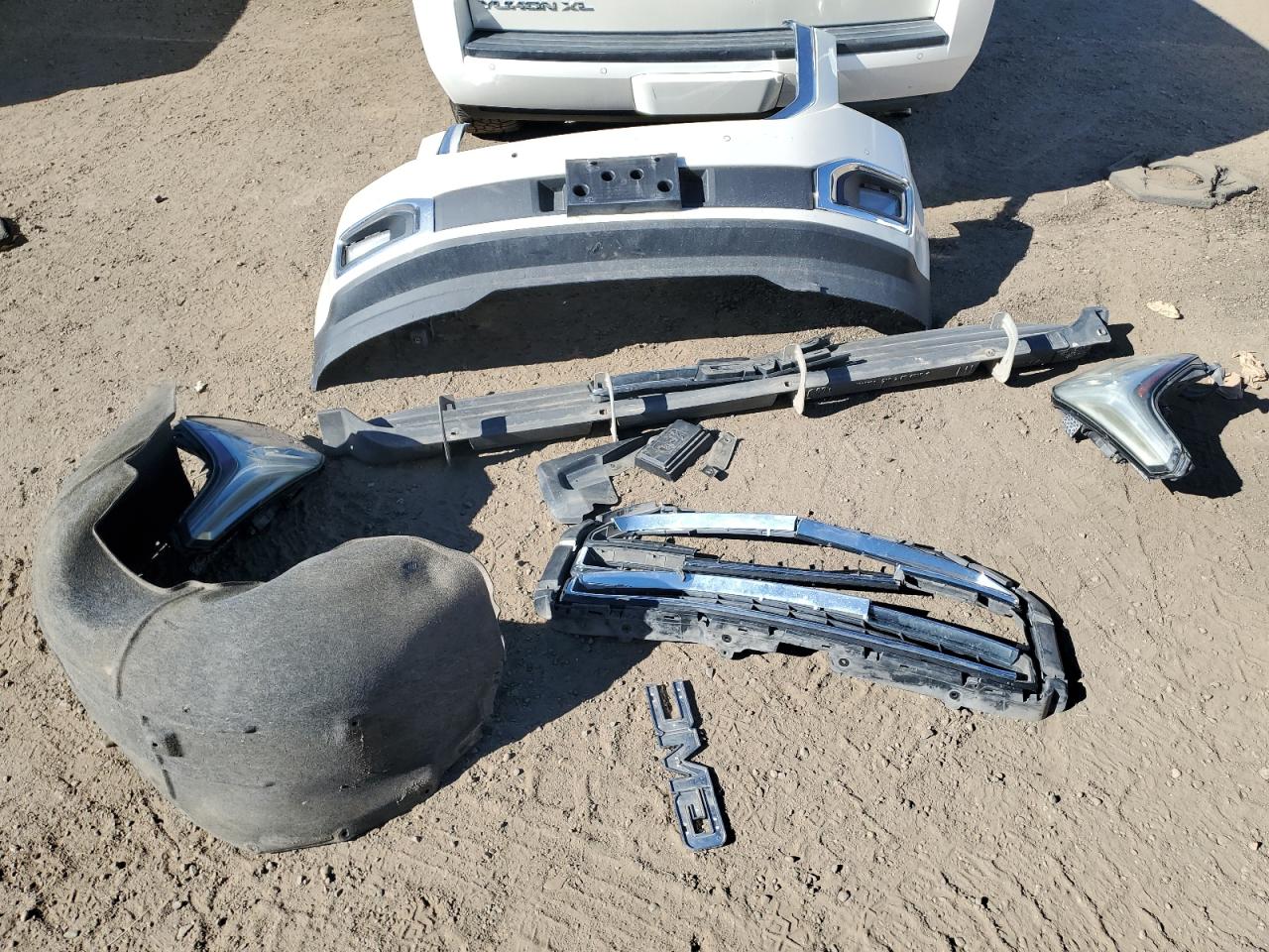 2015 GMC Yukon Xl K1500 Slt VIN: 1GKS2HKC0FR634099 Lot: 89502365