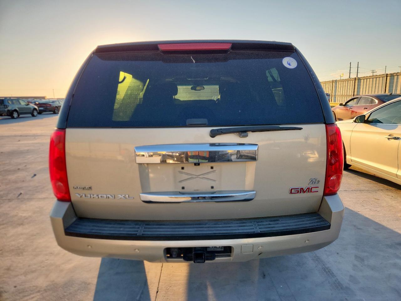 2011 GMC Yukon Xl C1500 Slt VIN: 1GKS1KE01BR354493 Lot: 82407645