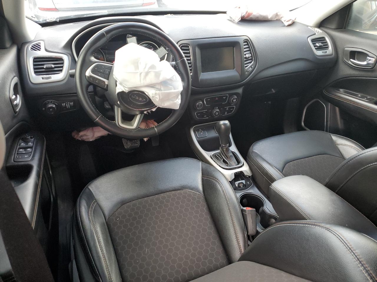 2020 Jeep Compass Latitude VIN: 3C4NJCBB9LT135908 Lot: 84303175