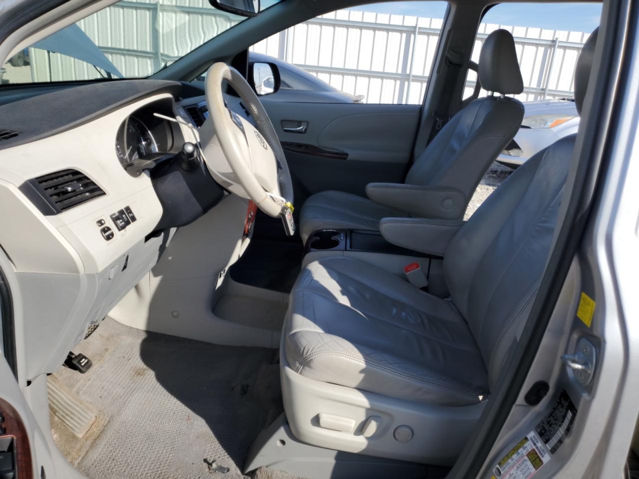 2011 Toyota Sienna Xle VIN: 5TDDK3DC7BS012731 Lot: 81952235