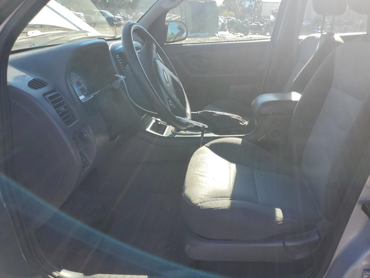 2005 Ford Escape Xls VIN: 1FMCU92Z65DA18032 Lot: 90649085