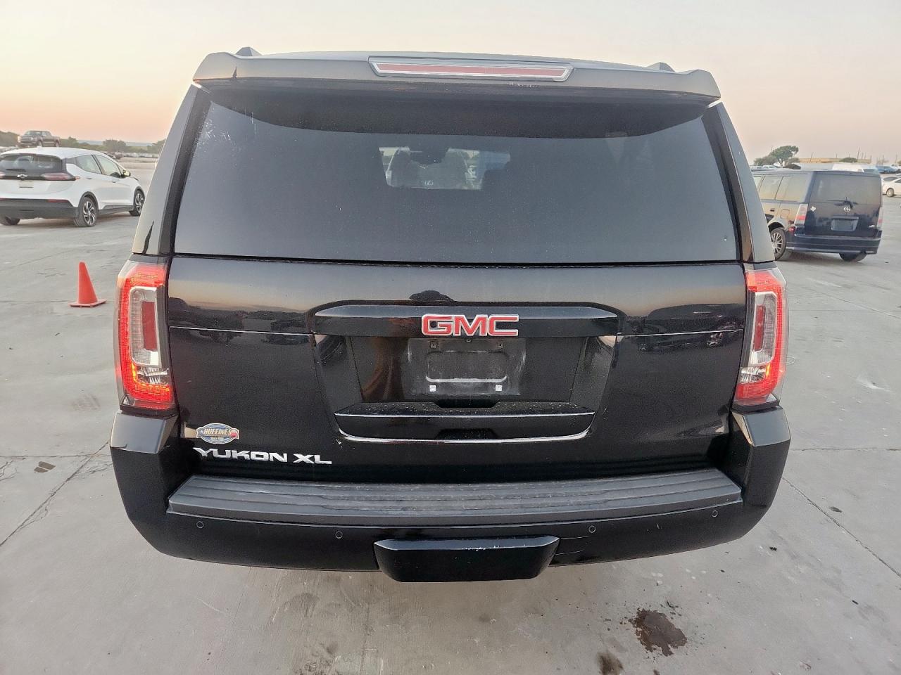 2019 GMC Yukon Xl C1500 Slt VIN: 1GKS1GKC1KR294288 Lot: 86081075
