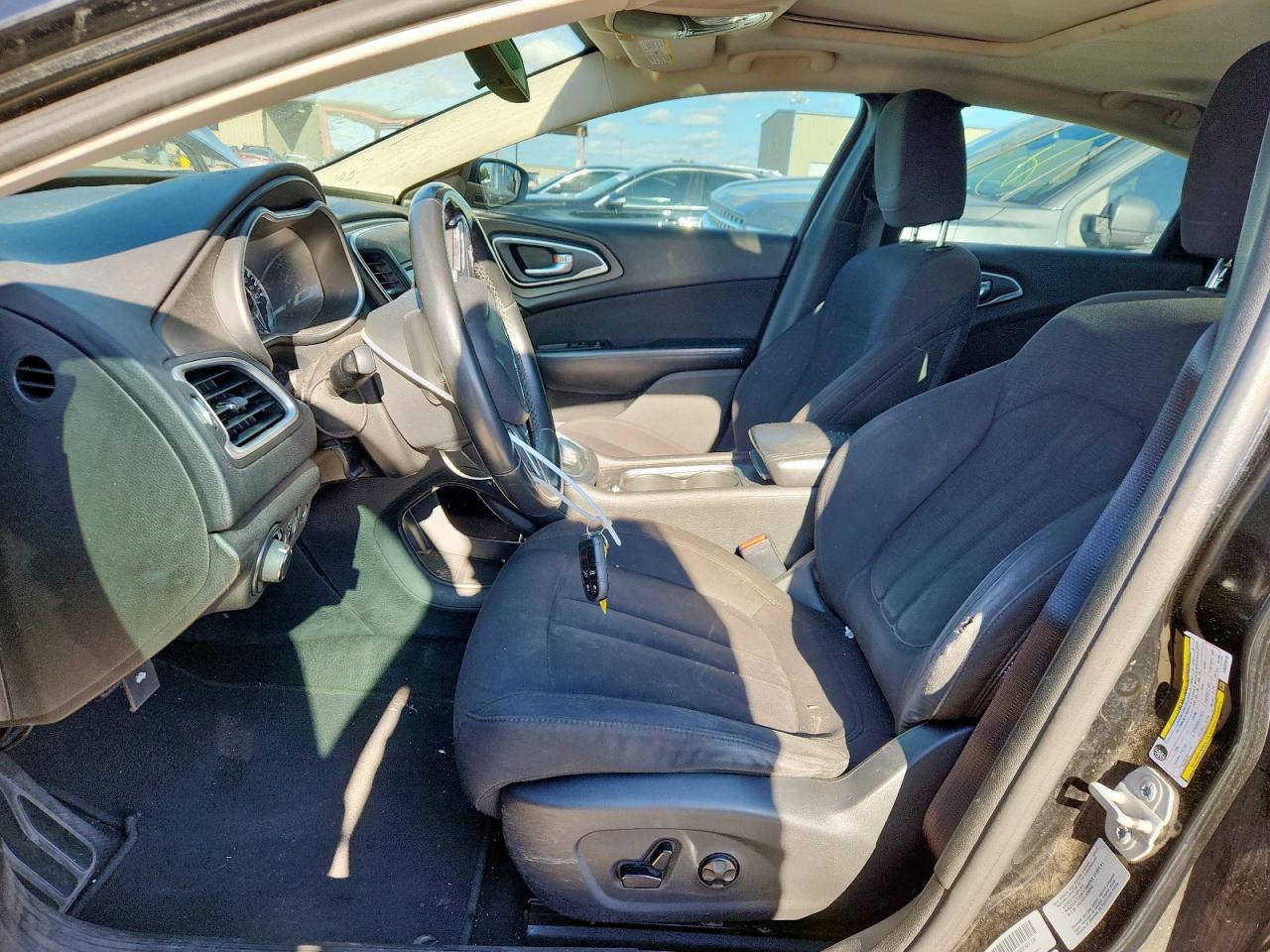 2015 Chrysler 200 Limited VIN: 1C3CCCAB0FN531916 Lot: 82737125