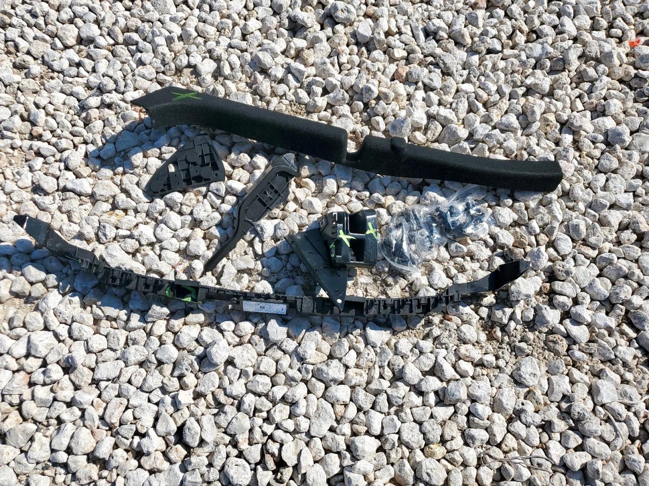 2024 Tesla Model Y VIN: 7SAYGDEE0RA325059 Lot: 89914575