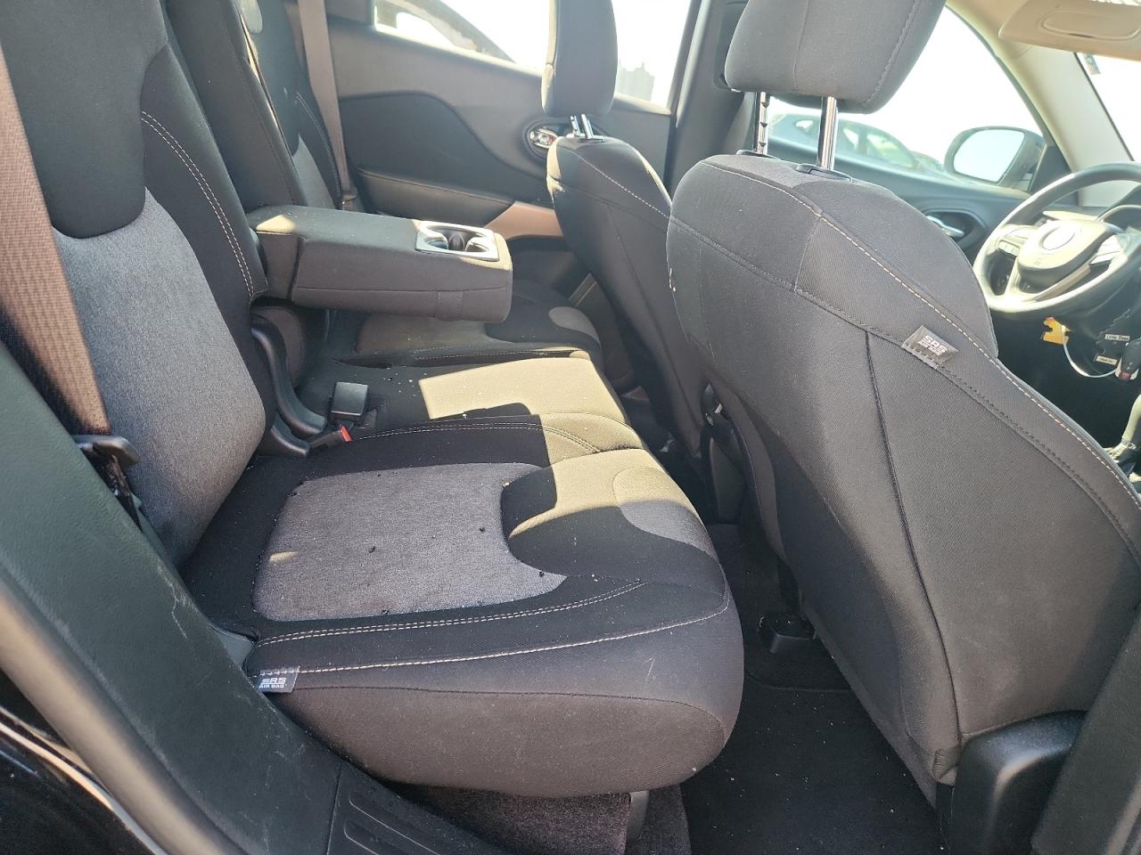 2018 Jeep Cherokee Latitude VIN: 1C4PJLCB2JD566830 Lot: 83982745