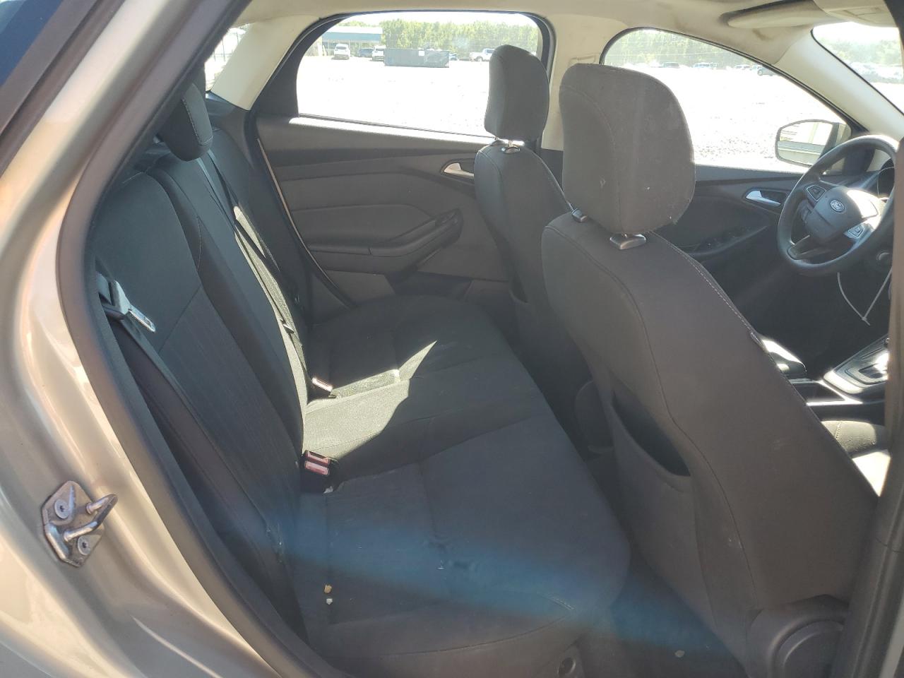 2016 Ford Focus Se VIN: 1FADP3F23GL216947 Lot: 86082235