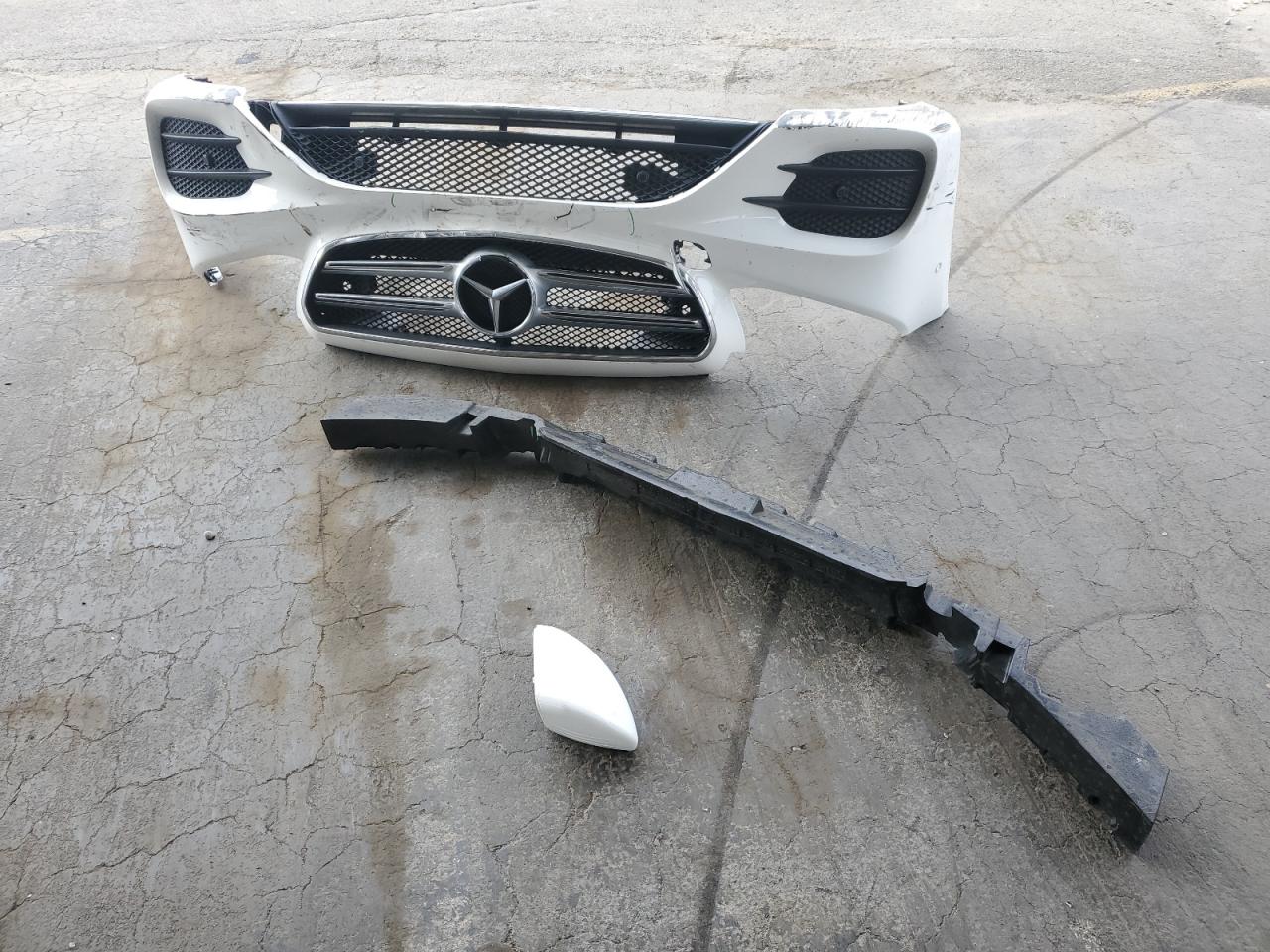 2018 Mercedes-Benz E 300 VIN: WDDZF4JB8JA407367 Lot: 85925325