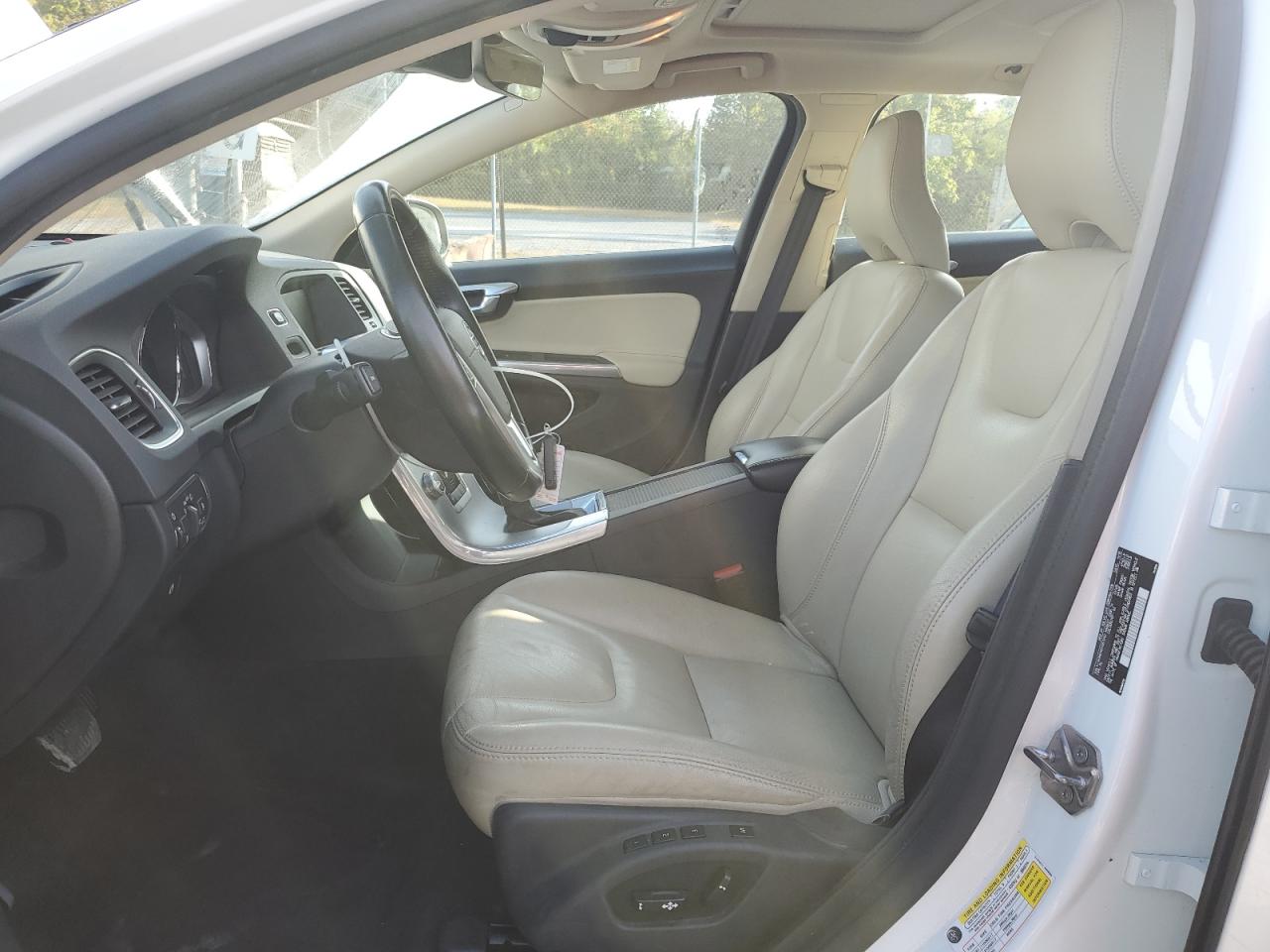 2017 Volvo V60 T5 Platinum VIN: YV140MEM2H1351240 Lot: 84871705