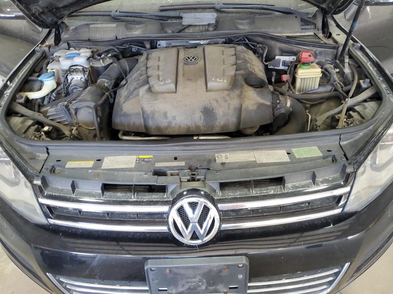 2014 Volkswagen Touareg V6 Tdi VIN: WVGEP9BP4ED001471 Lot: 89610375
