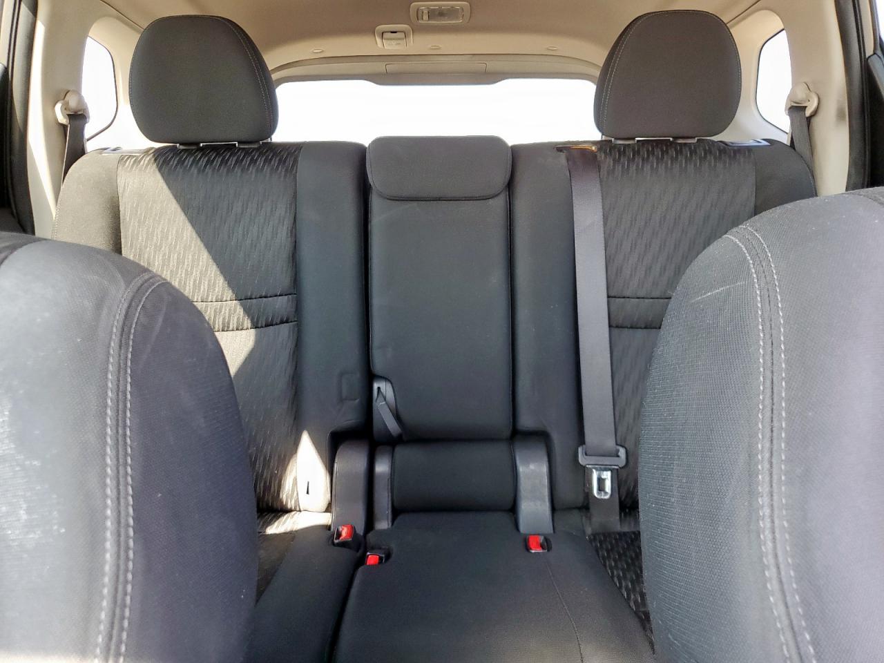 2018 Nissan Rogue S VIN: KNMAT2MTXJP587022 Lot: 84811745