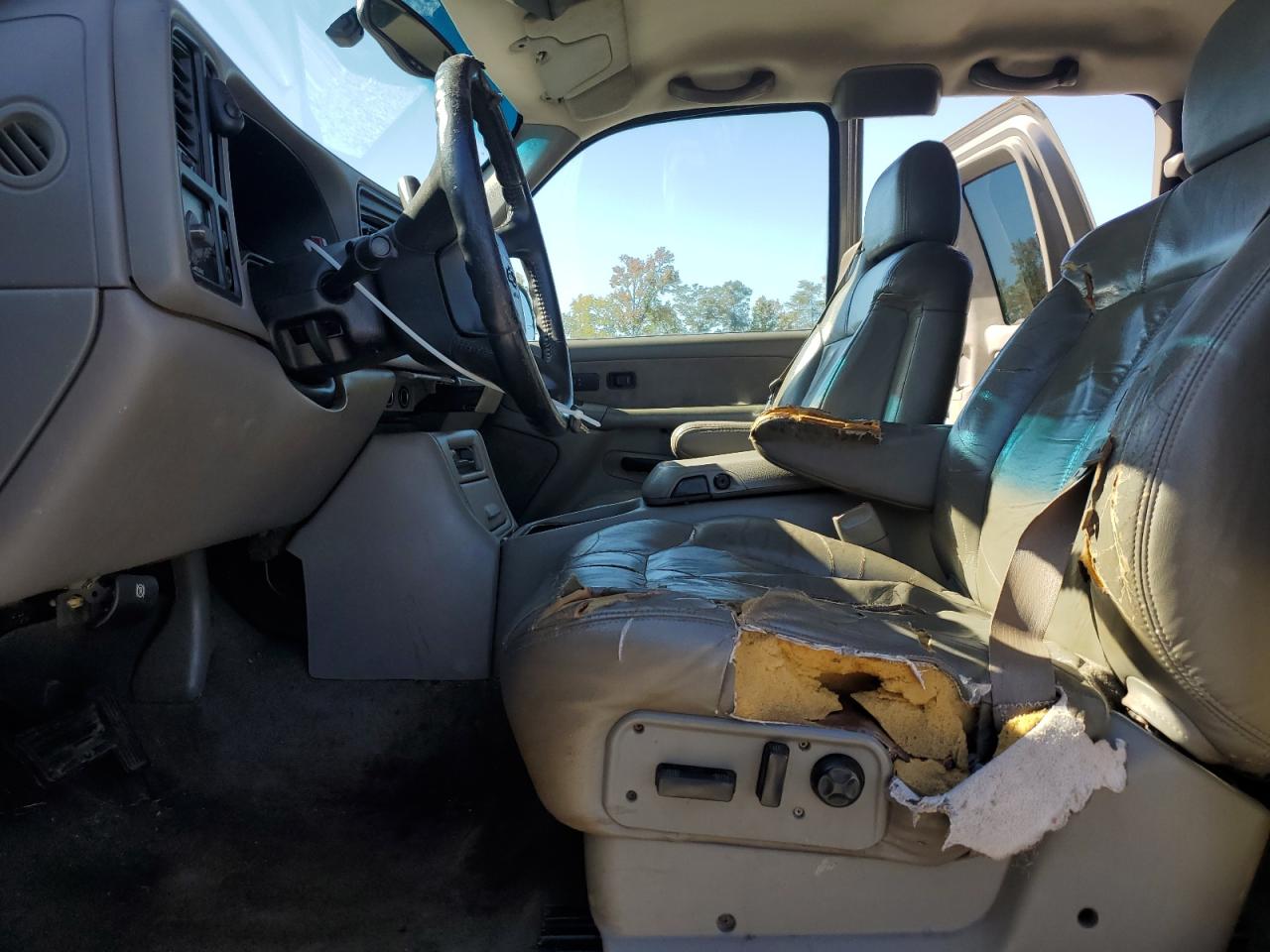 2000 Chevrolet Silverado C1500 VIN: 1GCEC19T1YZ332603 Lot: 85930865