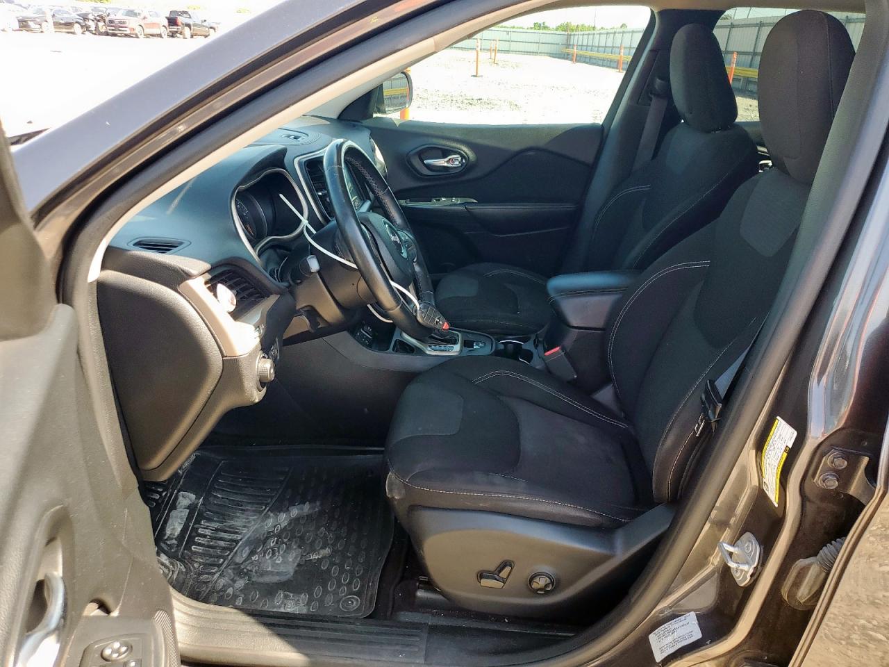 2017 Jeep Cherokee Latitude VIN: 1C4PJLCB6HW527057 Lot: 85209355