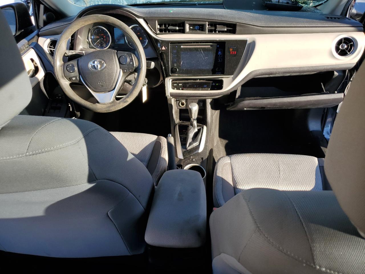 2018 Toyota Corolla L VIN: 5YFBURHE5JP805968 Lot: 82381715