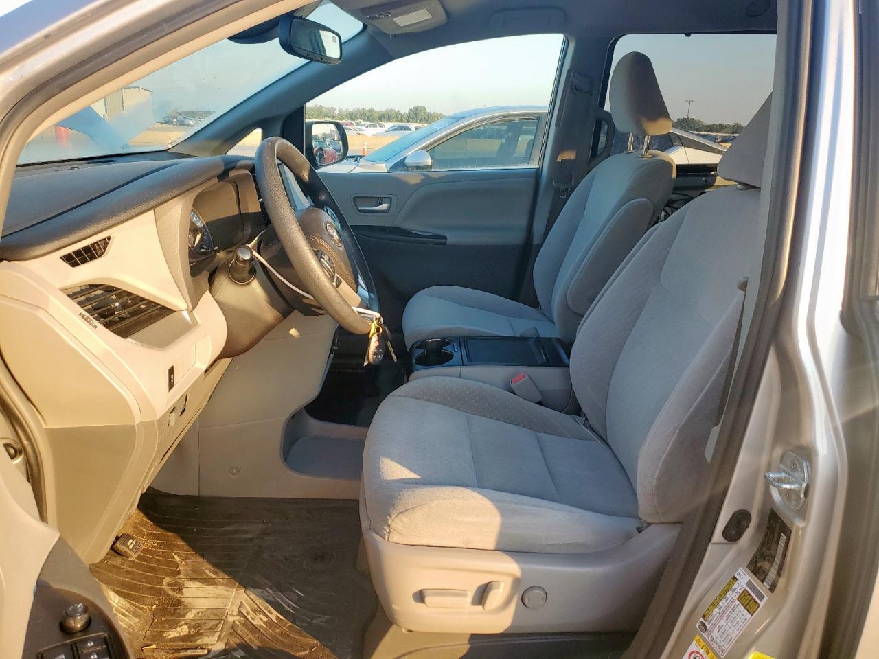 2018 Toyota Sienna Le VIN: 5TDKZ3DC7JS901370 Lot: 84625955