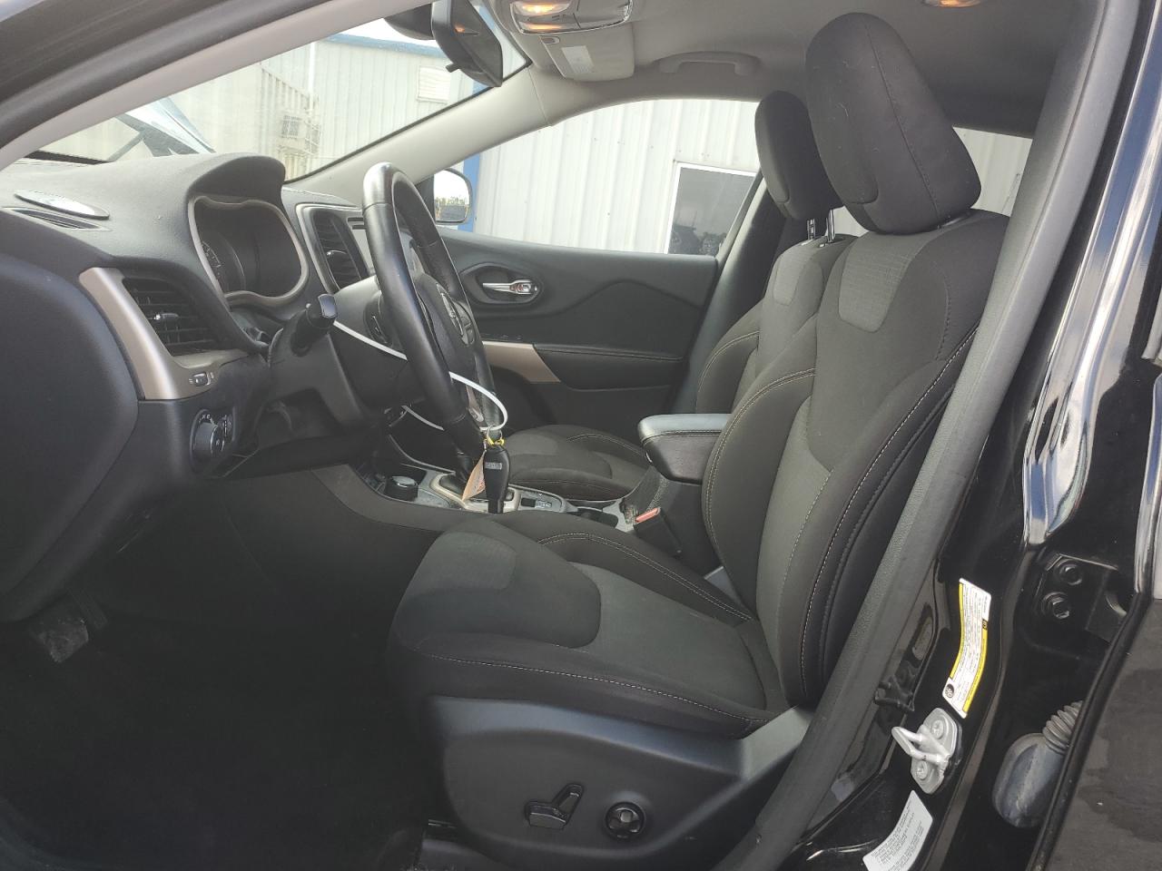 2017 Jeep Cherokee Latitude VIN: 1C4PJMCS5HW626166 Lot: 81584275