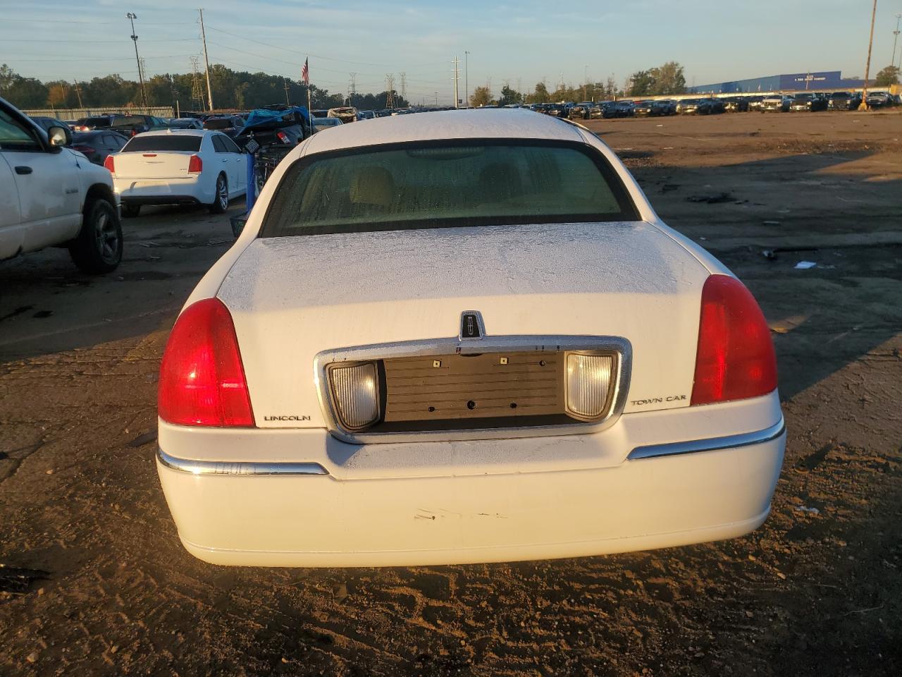 2006 Lincoln Town Car Signature VIN: 1LNHM81V16Y623567 Lot: 85897695