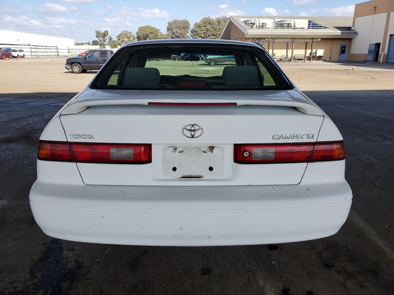 1999 Toyota Camry Ce VIN: 4T1BG22K7XU900892 Lot: 85856625