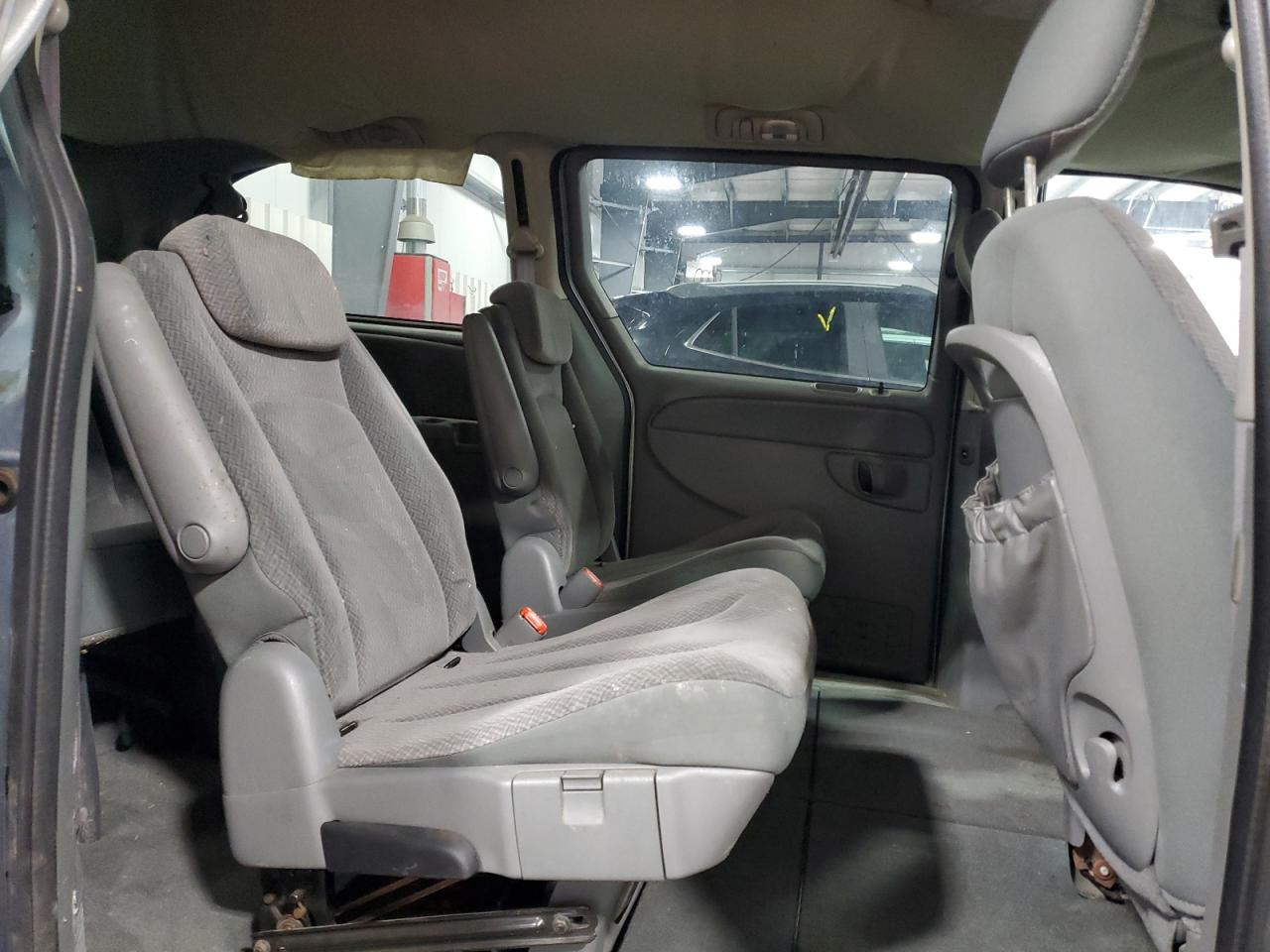 2005 Chrysler Town & Country Touring VIN: 2C4GP54L05R215807 Lot: 84770625