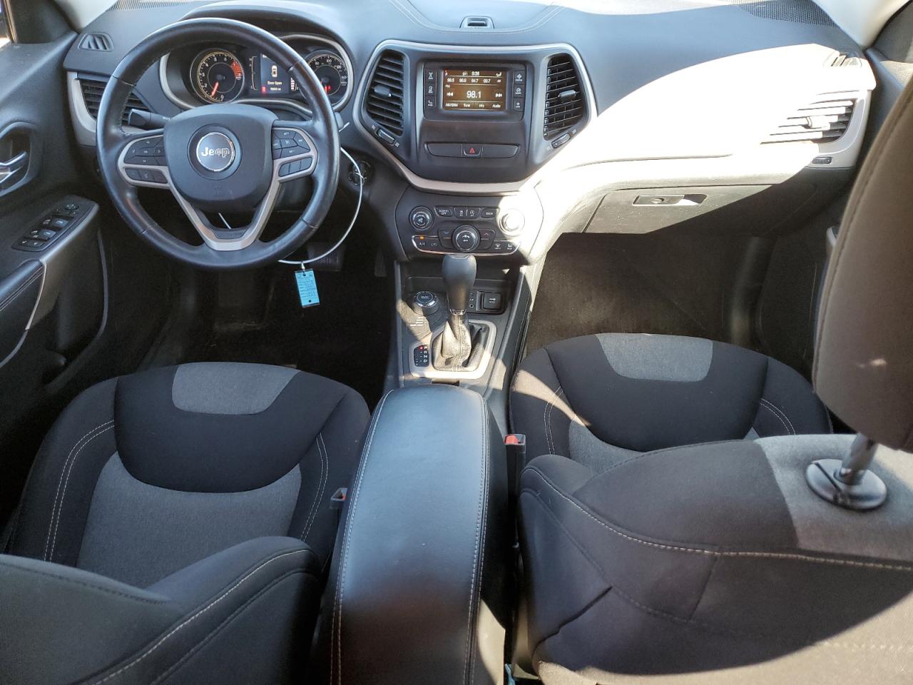 2018 Jeep Cherokee Latitude VIN: 1C4PJMCX8JD521456 Lot: 82493505