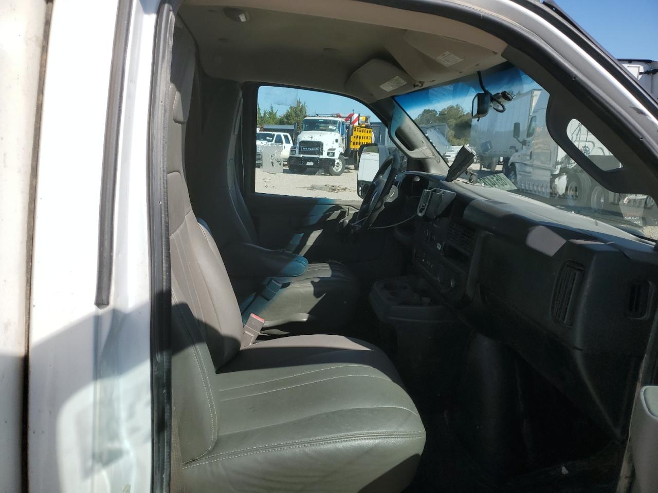 2019 Chevrolet Express Delivery Truck VIN: 1GB3GSCG2K1271446 Lot: 85147645