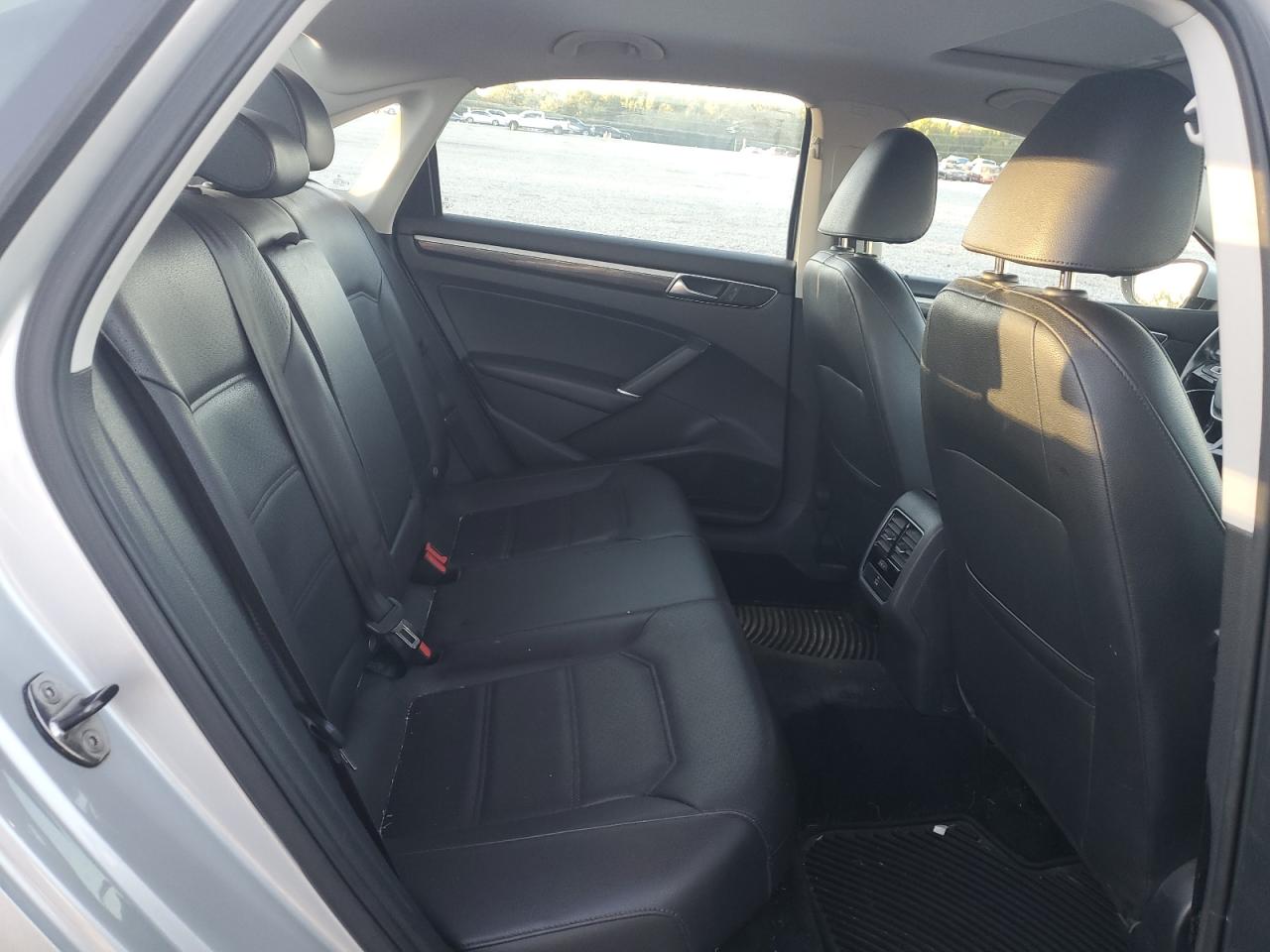 2017 Volkswagen Passat Se VIN: 1VWBT7A3XHC033337 Lot: 84790175