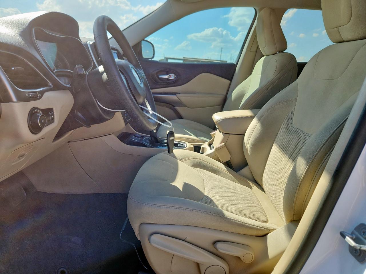 2019 Jeep Cherokee Latitude VIN: 1C4PJLCB3KD206256 Lot: 85512615