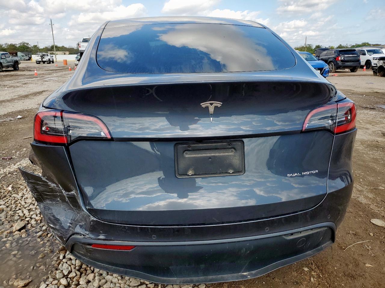 2021 Tesla Model Y VIN: 5YJYGDEE8MF102440 Lot: 82674105