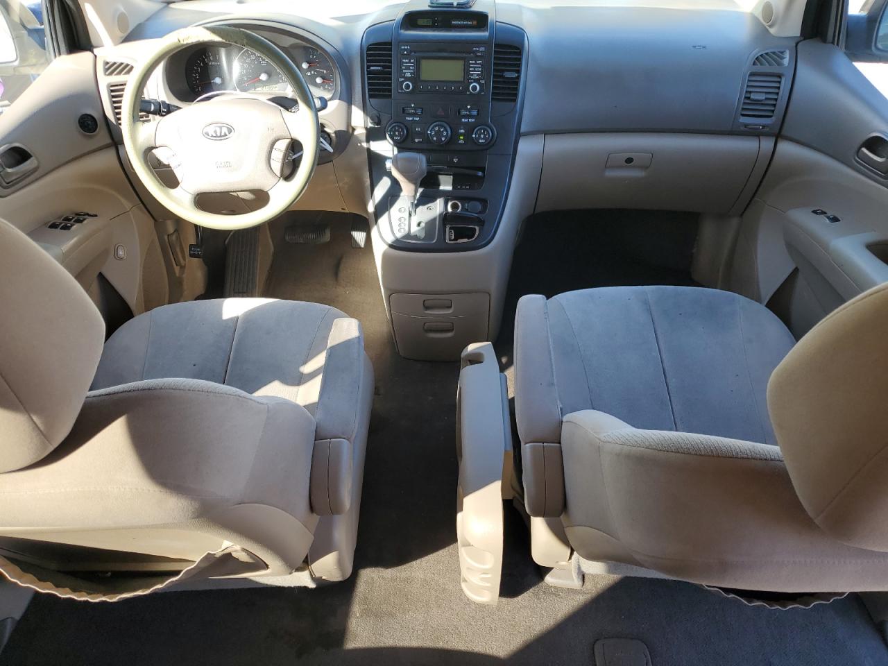 2010 Kia Sedona Lx VIN: KNDMG4C32A6360945 Lot: 84428975