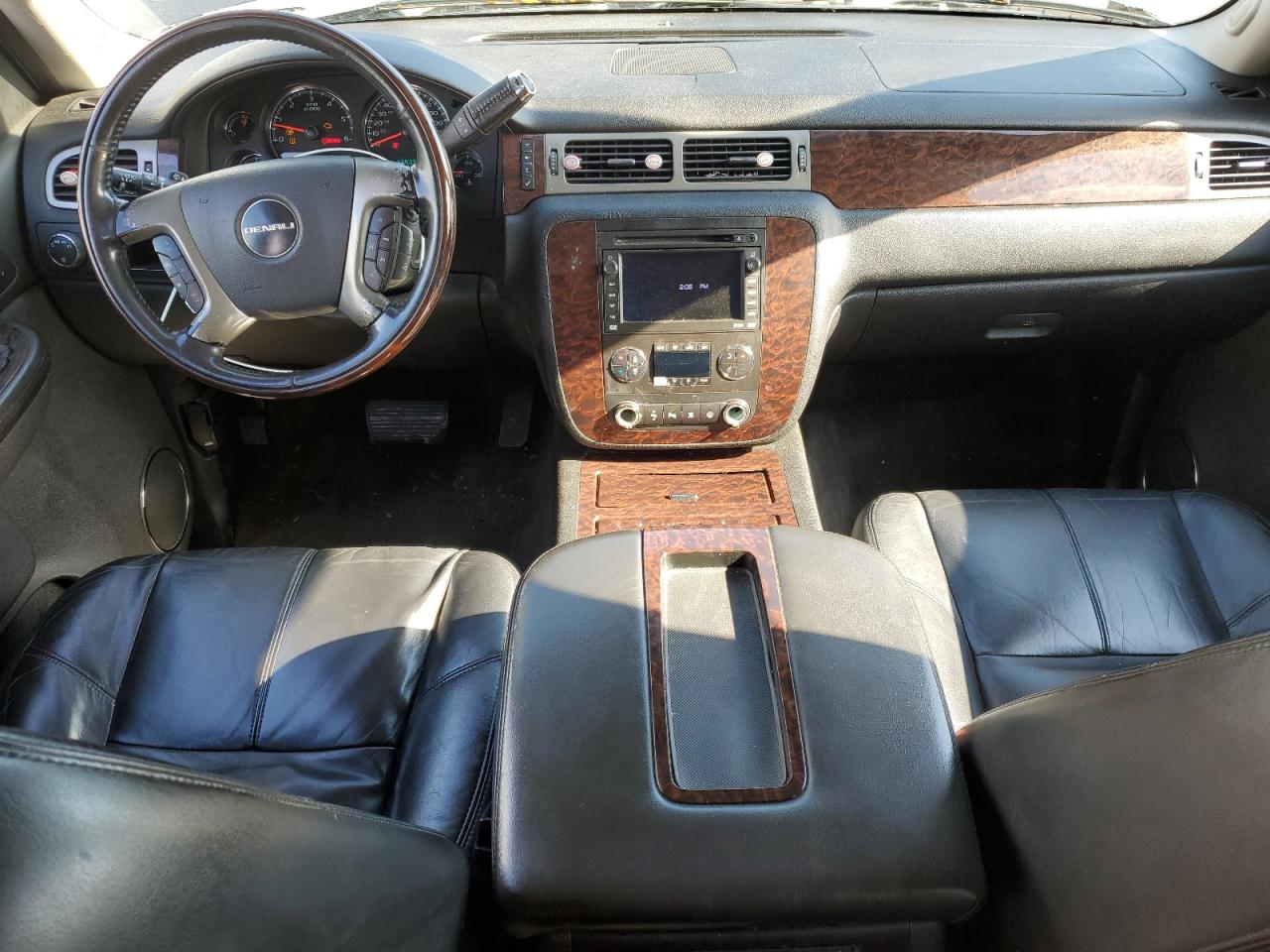 2008 GMC Yukon Denali VIN: 1GKFK63838J135282 Lot: 90633405