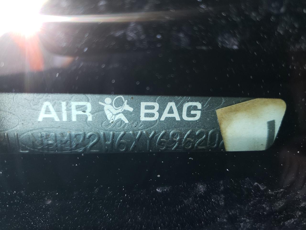 1999 Lincoln Town Car S VIN: 1LNHM82W6XY696202 Lot: 87439665