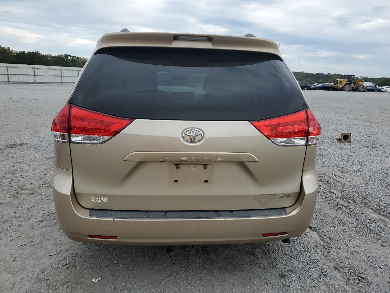 2013 Toyota Sienna Xle VIN: 5TDYK3DC2DS373059 Lot: 81192195