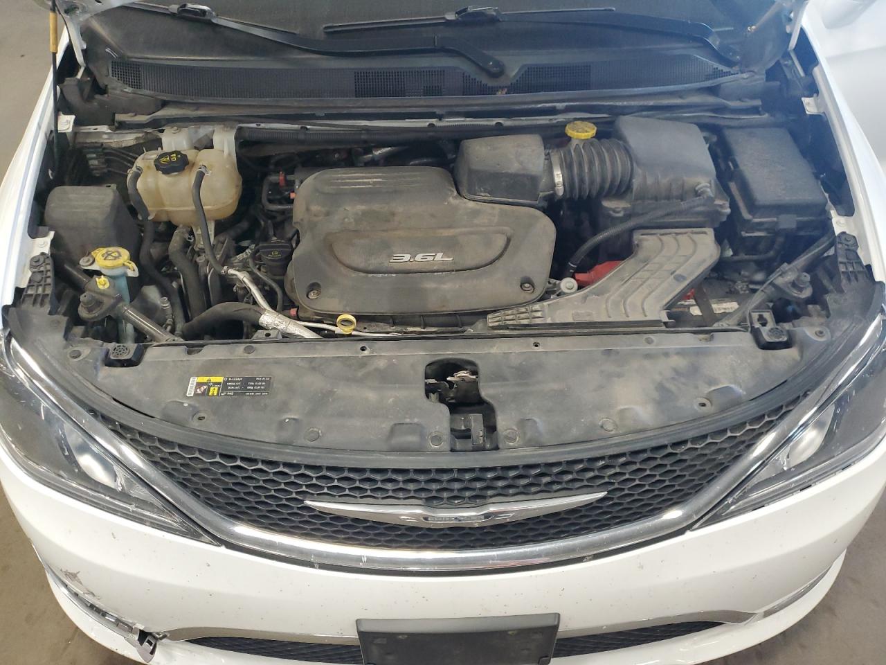 2017 Chrysler Pacifica Touring L VIN: 2C4RC1BG2HR621594 Lot: 82003985