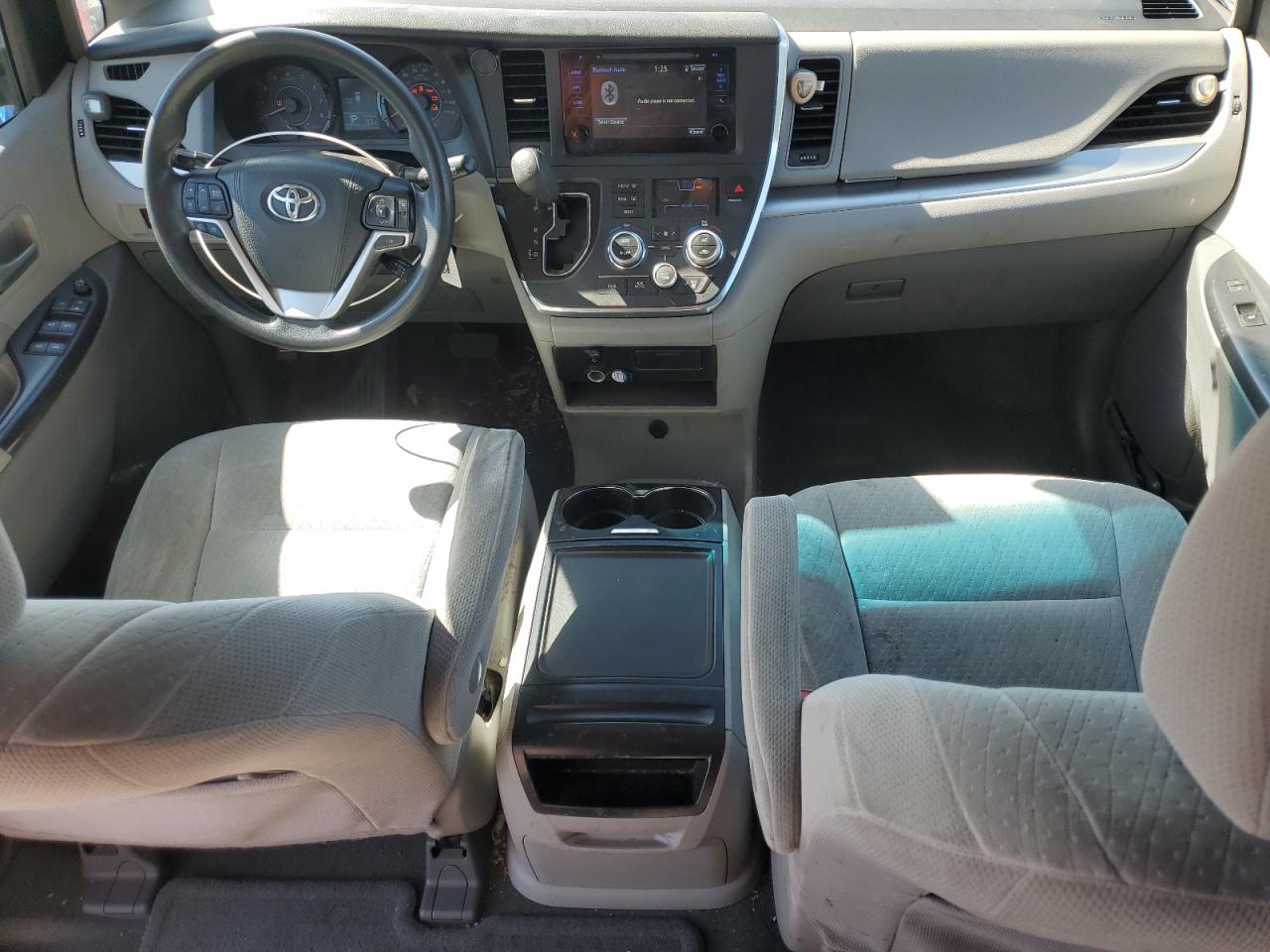 2017 Toyota Sienna Le VIN: 5TDKZ3DC7HS853105 Lot: 81829925