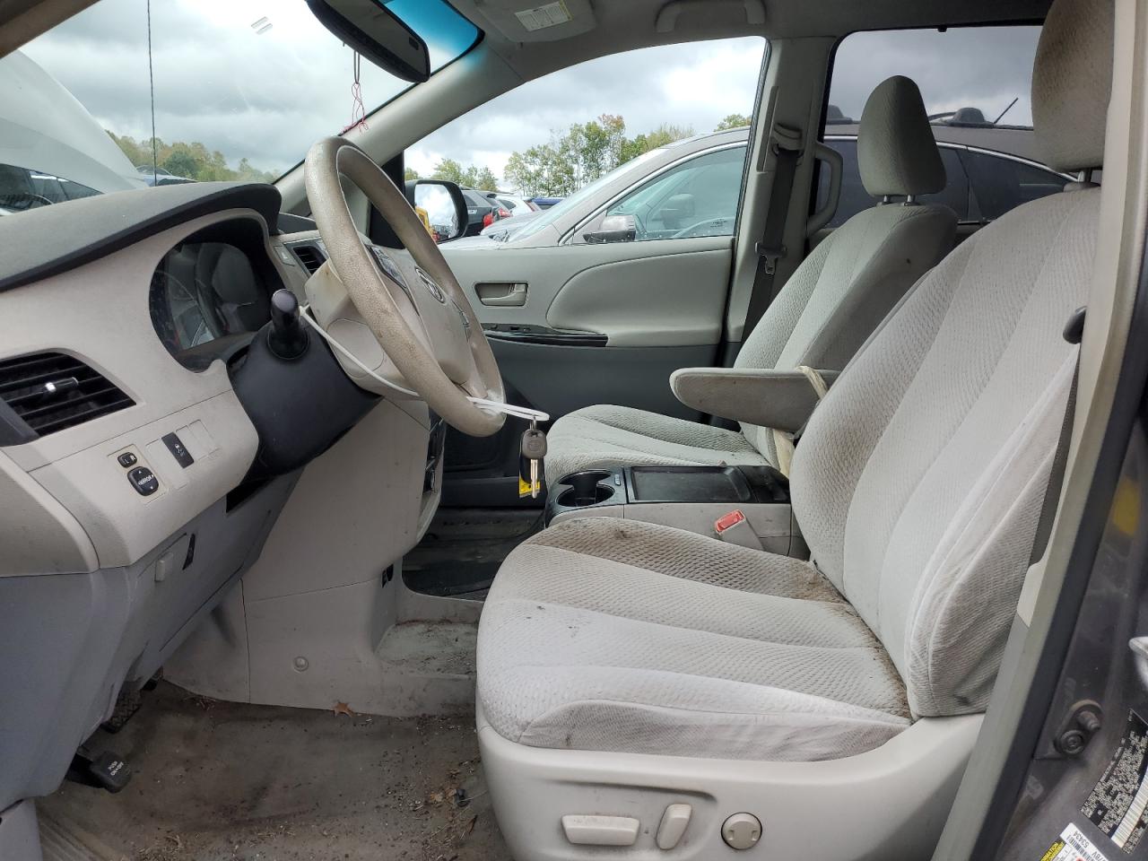 2011 Toyota Sienna Le VIN: 5TDKK3DC1BS120303 Lot: 81982725