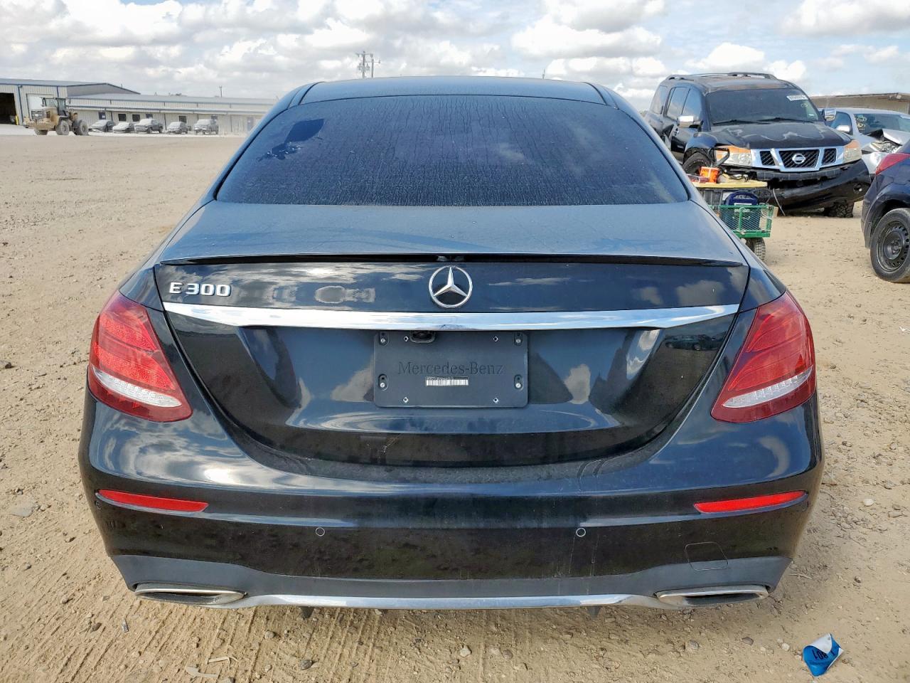 2019 Mercedes-Benz E 300 VIN: WDDZF4JB2KA681570 Lot: 85543505