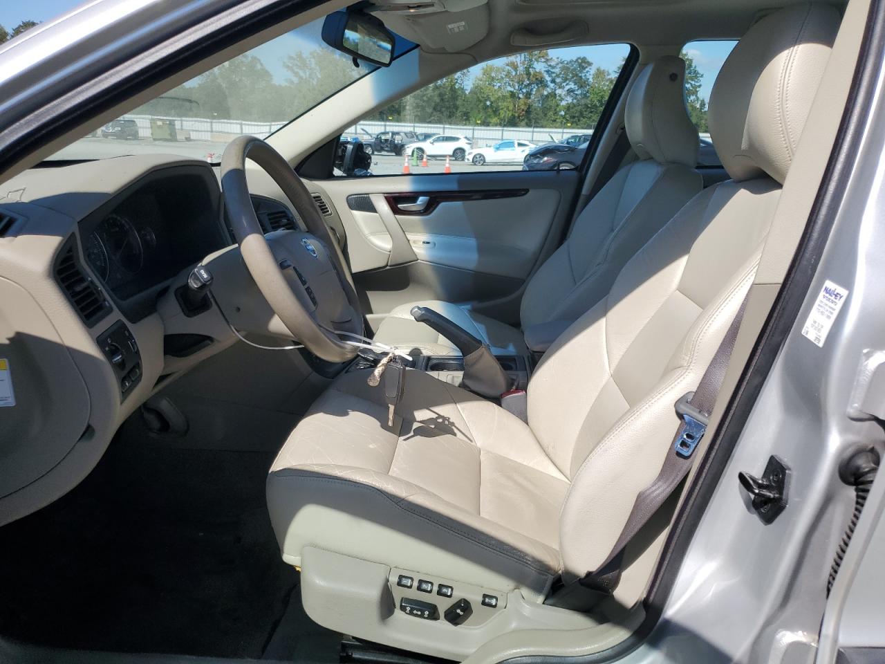 2004 Volvo V70 Fwd VIN: YV1SW59V542392593 Lot: 84303475