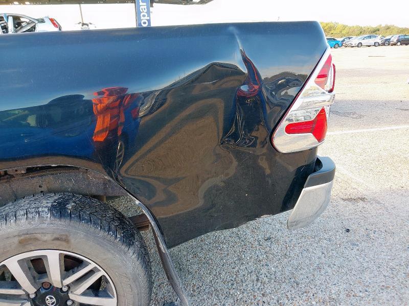 2017 TOYOTA HILUX INVINCIBLE X D/CAB PICK UP 2.4 D-4D AUTO