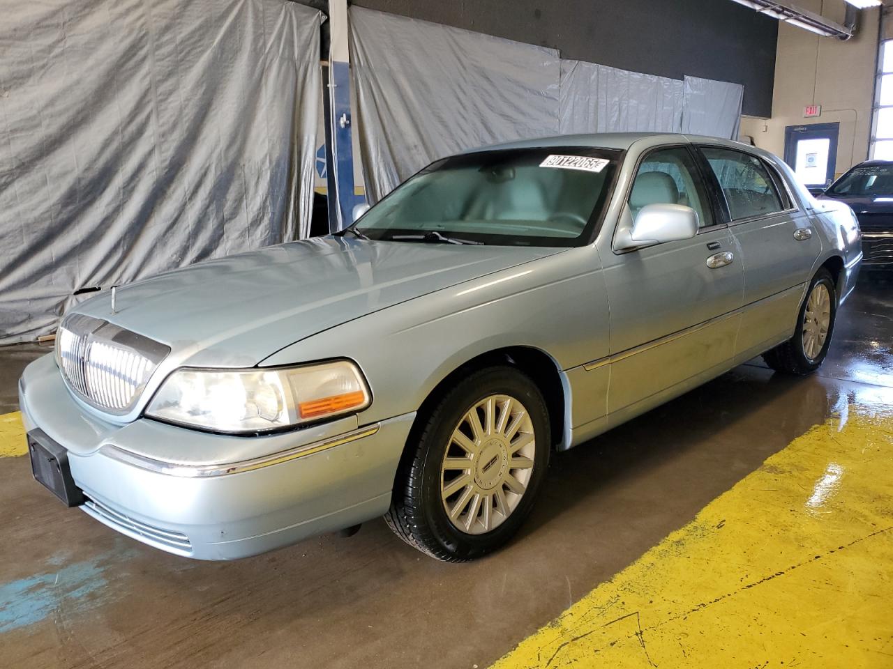 2005 Lincoln Town Car Signature
