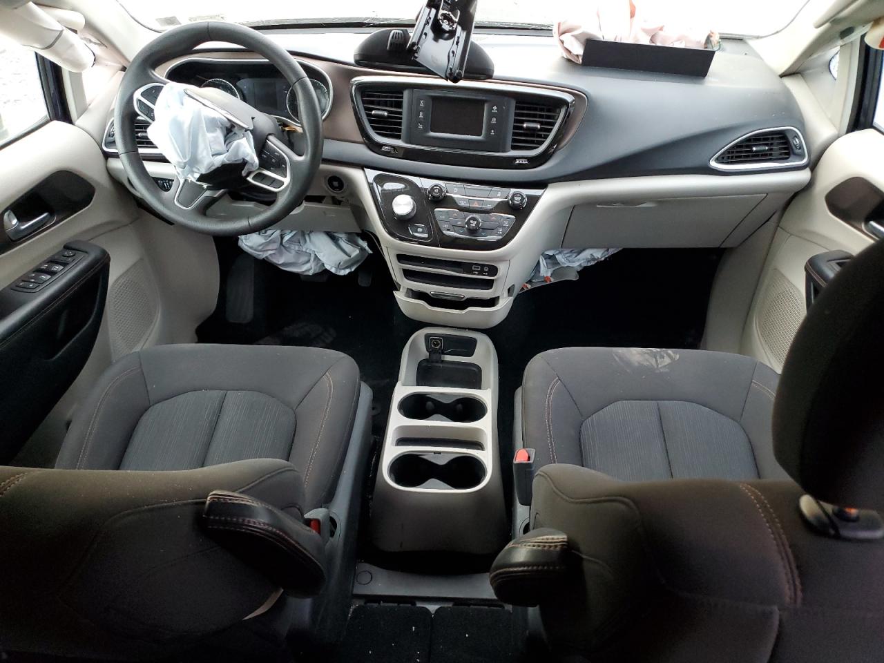 2017 Chrysler Pacifica Lx VIN: 2C4RC1CG5HR770323 Lot: 84634755