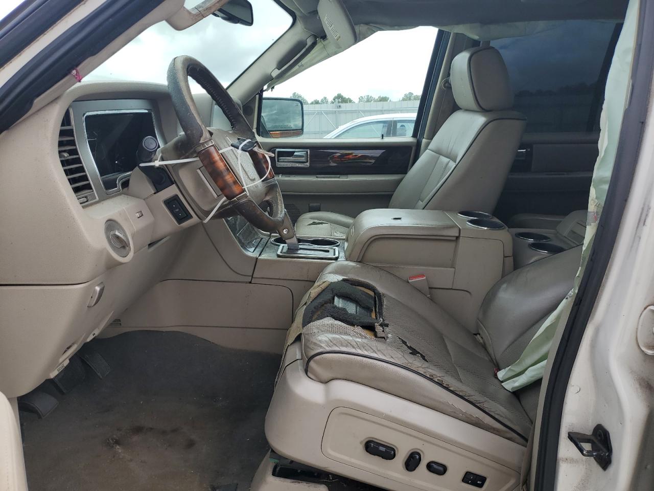 2008 Lincoln Navigator VIN: 5LMFU275X8LJ01237 Lot: 82237885