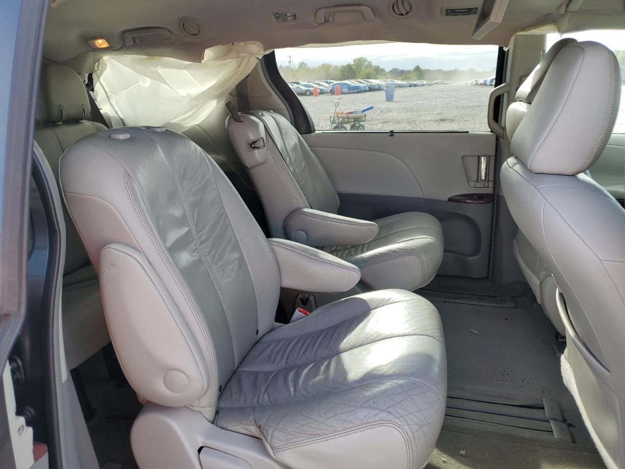 2011 Toyota Sienna Xle VIN: 5TDYK3DC8BS072132 Lot: 85273635