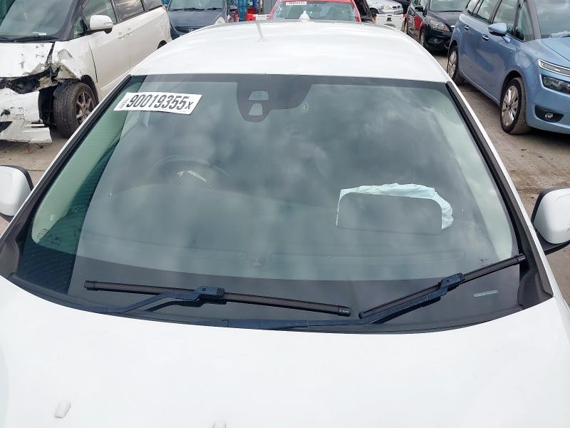 2017 VOLVO V40 T3 [152] MOMENTUM 5DR GEARTRONIC