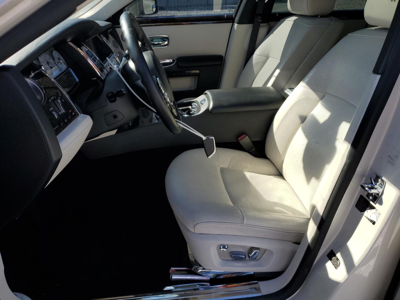 2011 Rolls-Royce Ghost VIN: SCA664S5XBUX50081 Lot: 53861115