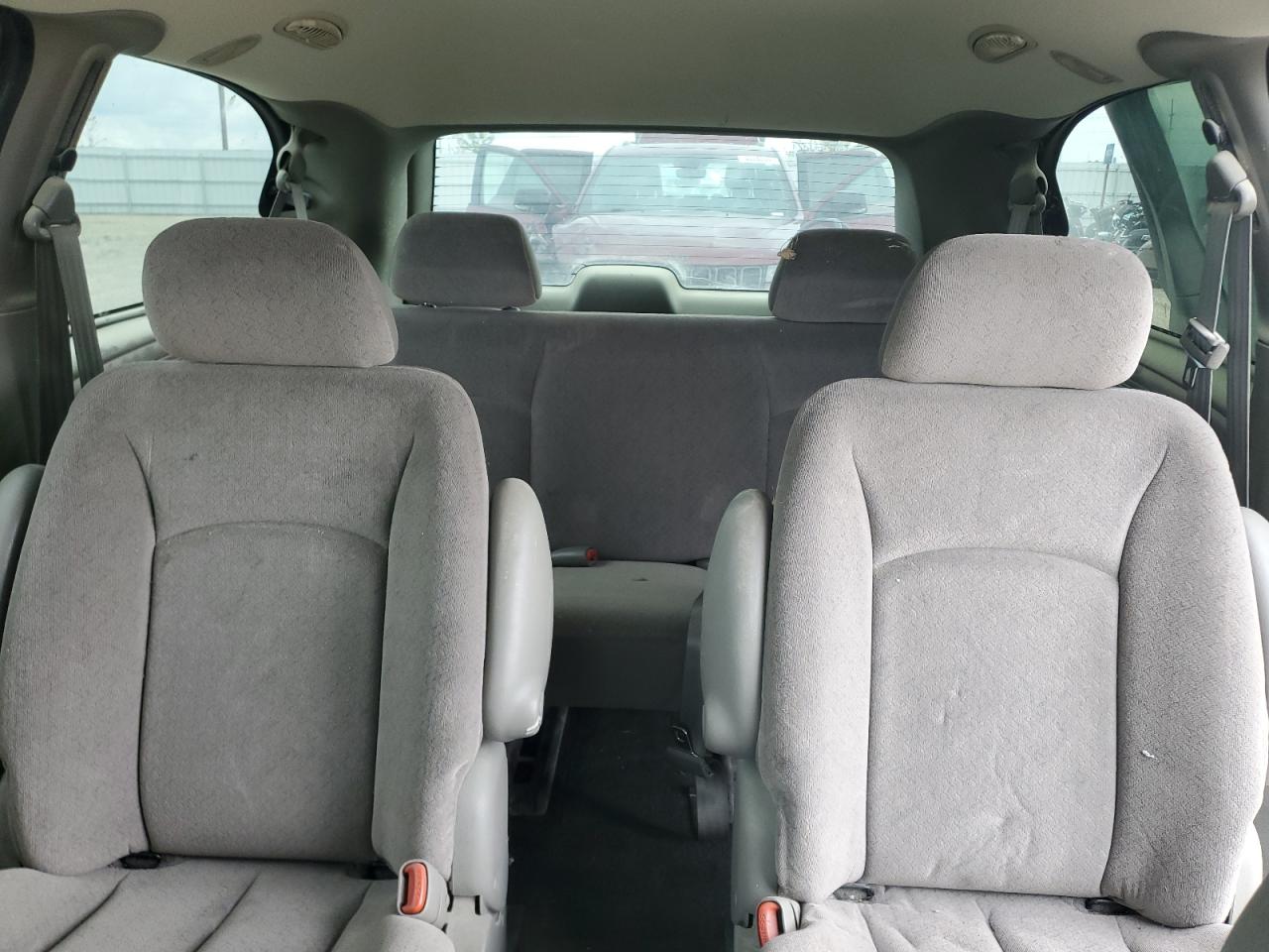 2002 Dodge Grand Caravan Sport VIN: 2B4GP44332R580825 Lot: 85421875