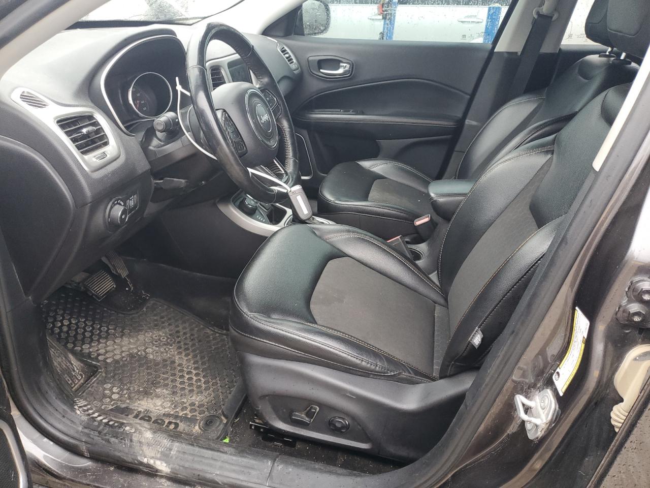 2018 Jeep Compass Latitude VIN: 3C4NJDBB5JT392759 Lot: 82303165