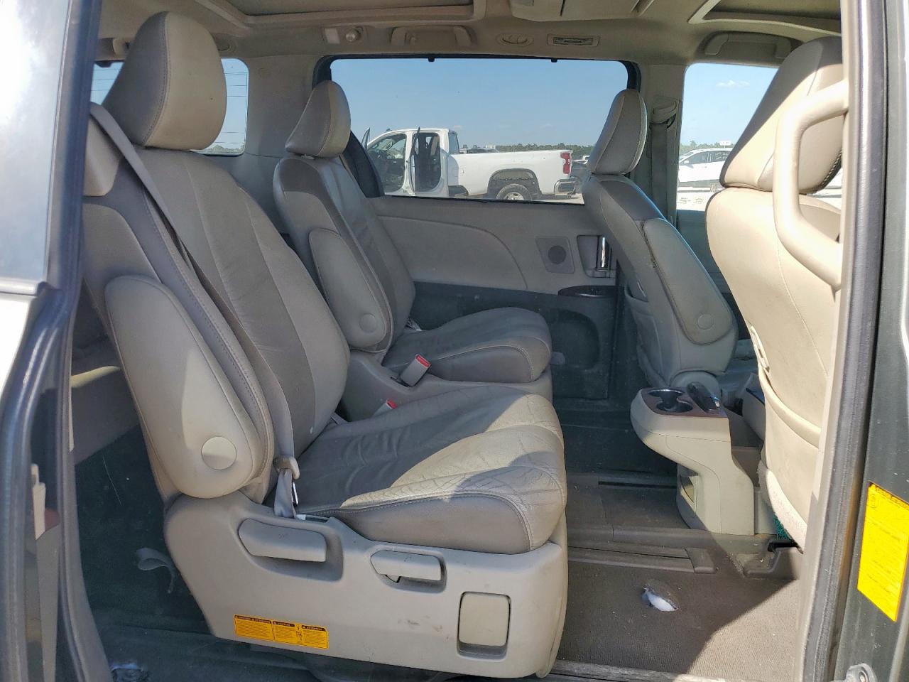 2011 Toyota Sienna Xle VIN: 5TDYK3DC6BS031742 Lot: 85943055