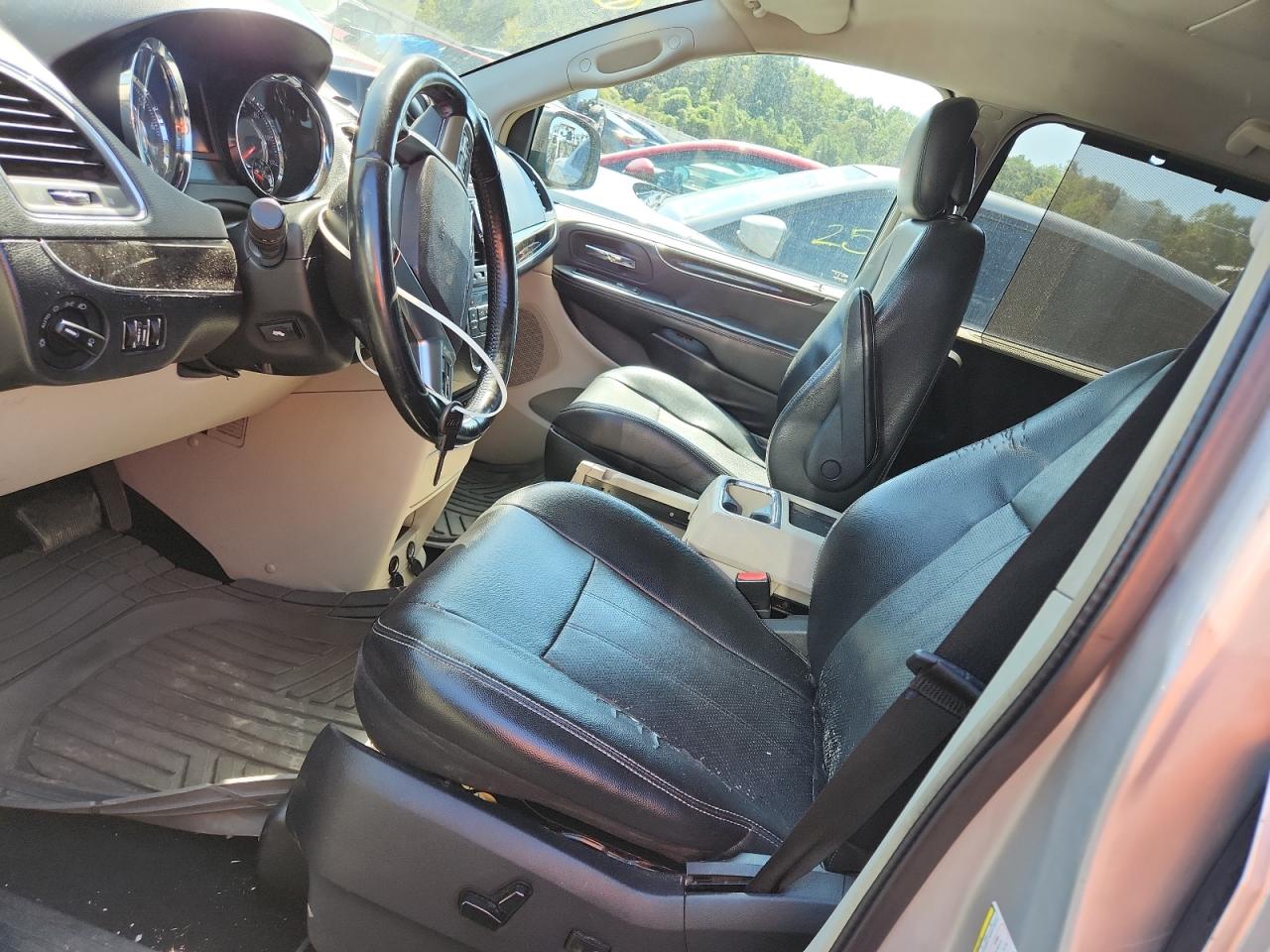 2011 Chrysler Town & Country Touring L VIN: 2A4RR8DG5BR604116 Lot: 81374265