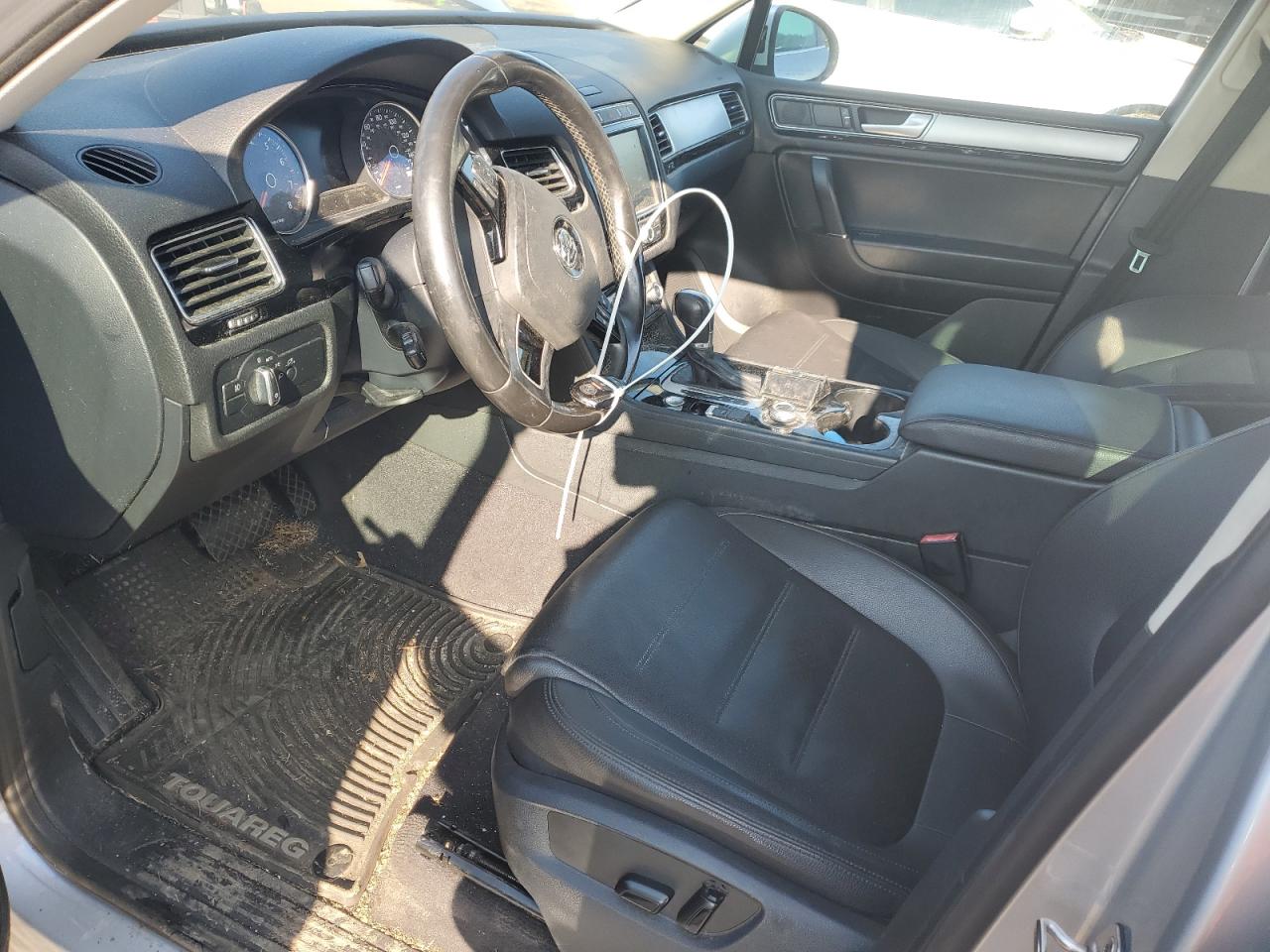 2016 Volkswagen Touareg Sport VIN: WVGEF9BP7GD004449 Lot: 90460245