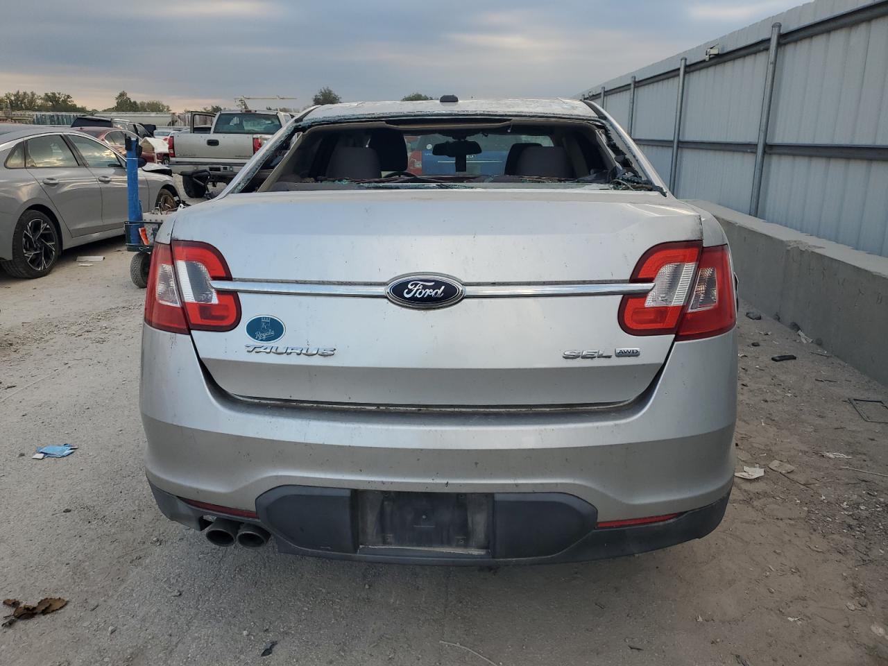2010 Ford Taurus Sel VIN: 1FAHP2HW8AG121389 Lot: 82199815